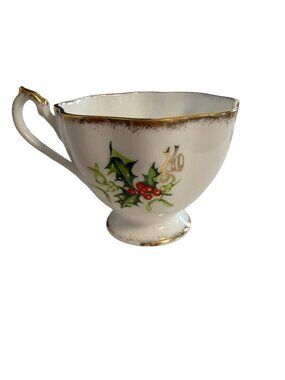 Vintage Queen Anne Yuletide Fine Bone China Teacup Holly Berries Gold Trim Engla